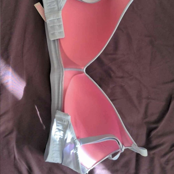 4/$40 Vs wear everywhere bra 36DD - Picture 3 of 3